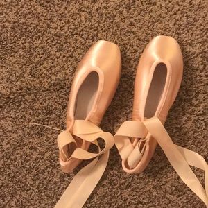 Gaynor Minden Pointe shoes